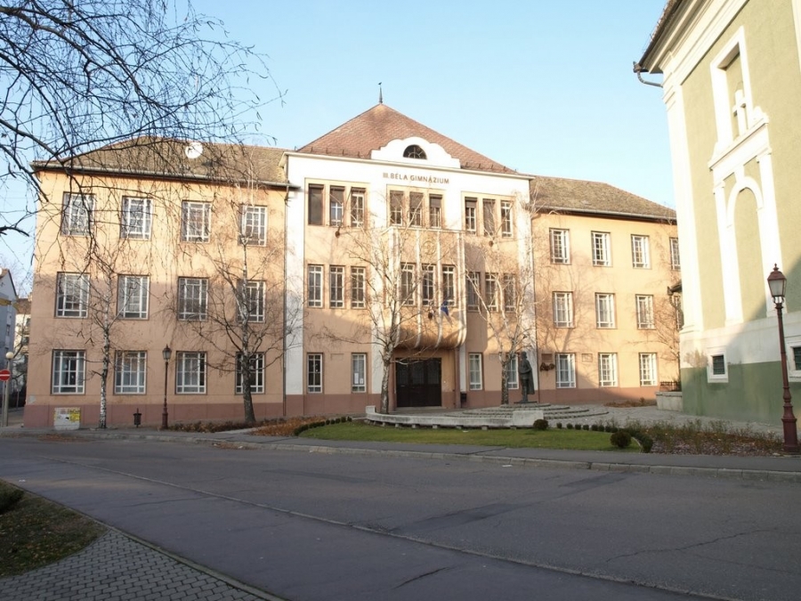 Energetikai korszerűsítést végzünk a III. Béla Gimnázium épületén